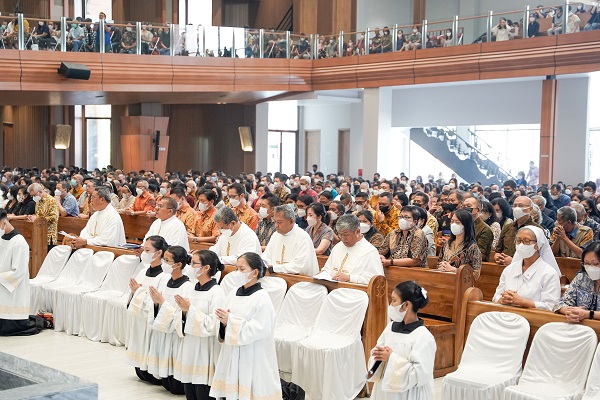 suasana gereja---ini ganti